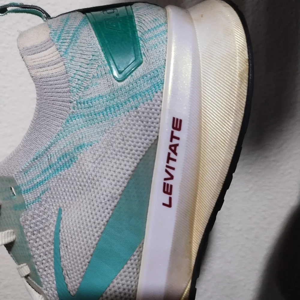 Brooks Women's Levitate 4 - Size 10 - Picture 15 of 16